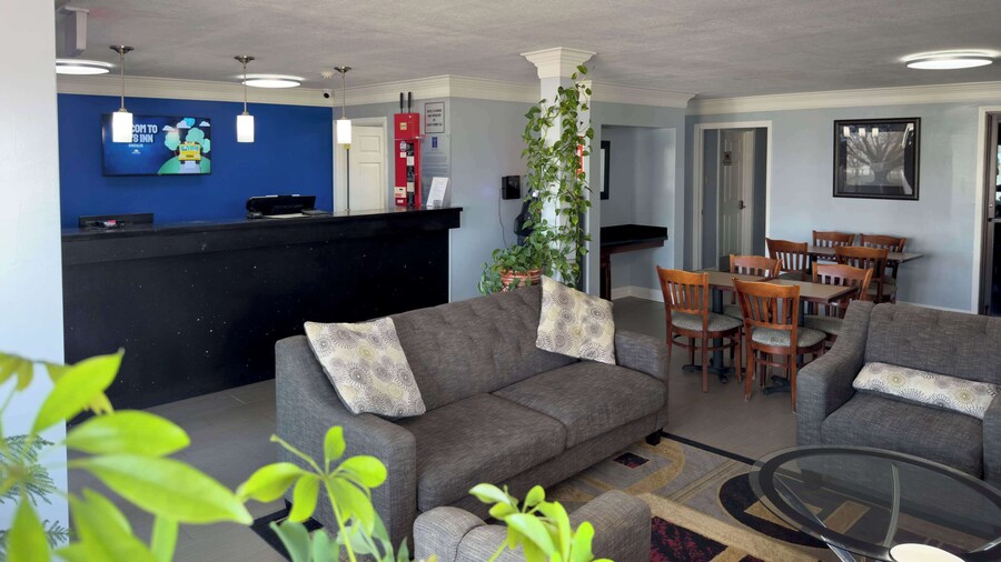 Days Inn by Wyndham Gonzales