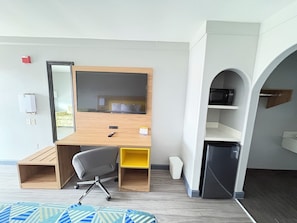 Premium bedding, in-room safe, desk, iron/ironing board