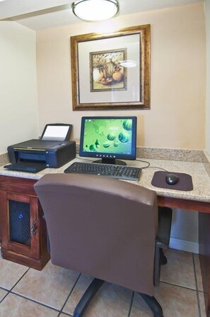 Business centre - Days Inn by Wyndham Gonzales (Gonzales)