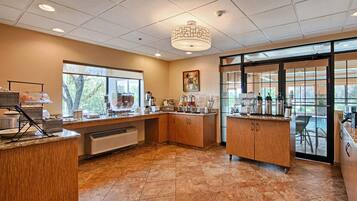 Tägliches inbegriffenes Frühstück zur Selbstbedienung