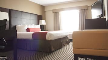 Työpöytä, pimennysverhot, silitysrauta/-lauta, lisävuoteet