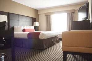 Desk, blackout drapes, iron/ironing board, rollaway beds - Comfort Inn & Suites Copley Akron (Akron)