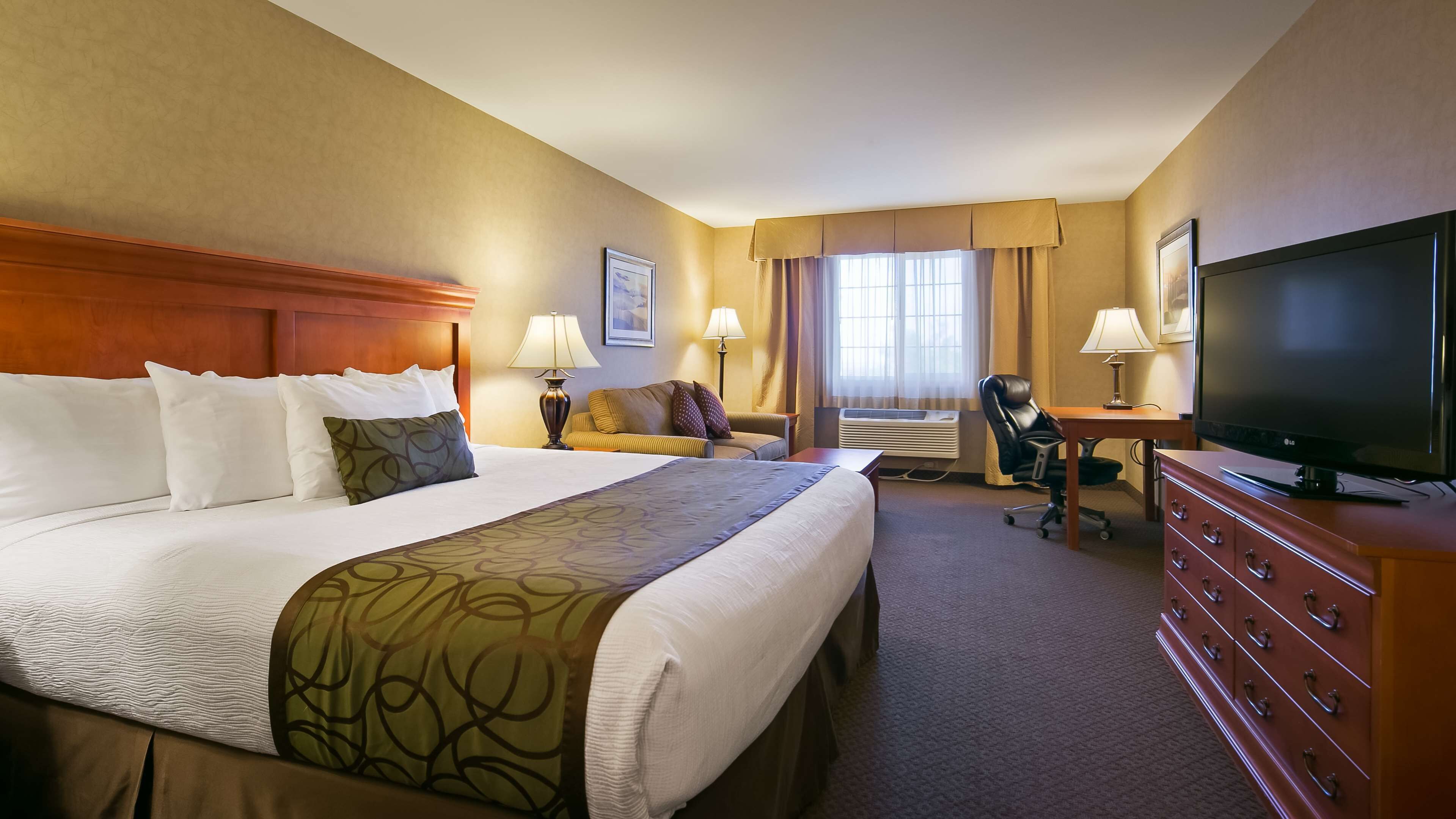 In-room safe, desk, laptop workspace, iron/ironing board