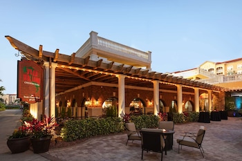 2 restaurants, lunch, dinner served; pizza at Westgate Vacation Villas Resort