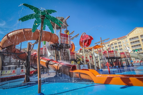 14 buitenzwembaden, parasols voor strand/zwembad