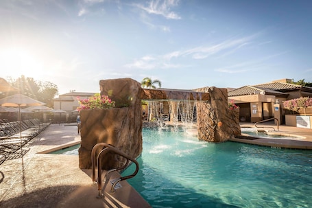 Outdoor pool, sun loungers