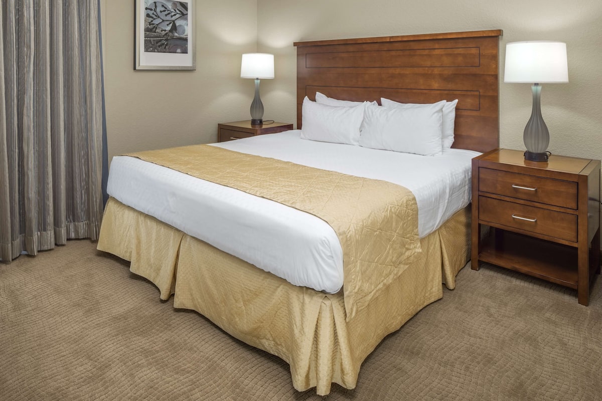 In-room safe, iron/ironing board, free WiFi, bed sheets