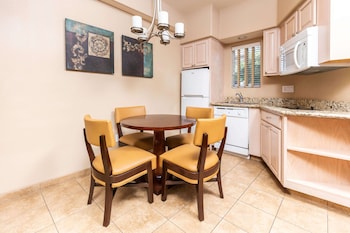 Fridge, microwave, dishwasher, coffee/tea maker at Hilton Vacation Club Scottsdale Villa Mirage