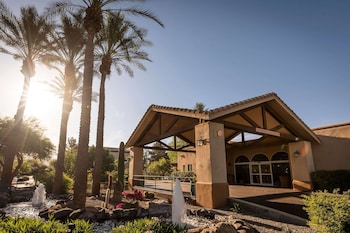 Hotel Exterior at Hilton Vacation Club Scottsdale Villa Mirage