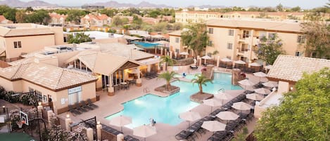 Piscina a l'aire lliure i gandules