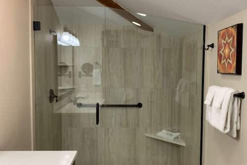 Two Bedroom | Bathroom | Shower, hair dryer, towels