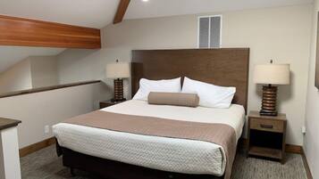 Schreibtisch, BĂŒgeleisen/BĂŒgelbrett, kostenloses WLAN, BettwĂ€sche