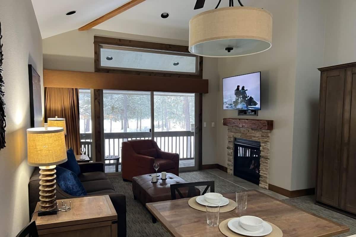 Room, Multiple Beds | Living area | 42-inch flat-screen TV with cable channels, LED TV, DVD player