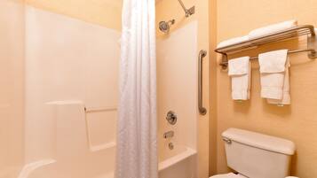 Artículos de higiene personal gratuitos, secador de pelo y toallas