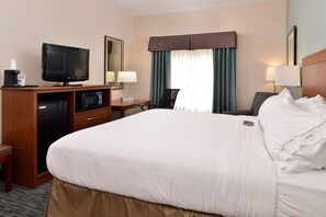 Premium bedding, desk, iron/ironing board, free WiFi