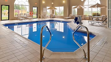 Indoor pool, sun loungers