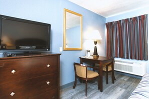 1 bedroom, premium bedding, in-room safe, desk