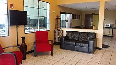 Coratel Inn & Suites by Jasper Park City - Wichita North