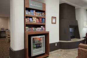 Snack bar - Comfort Suites Peoria Sports Complex (Peoria)