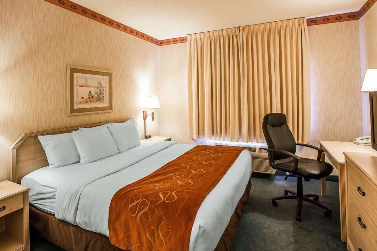 Premium bedding, pillow-top beds, in-room safe, desk