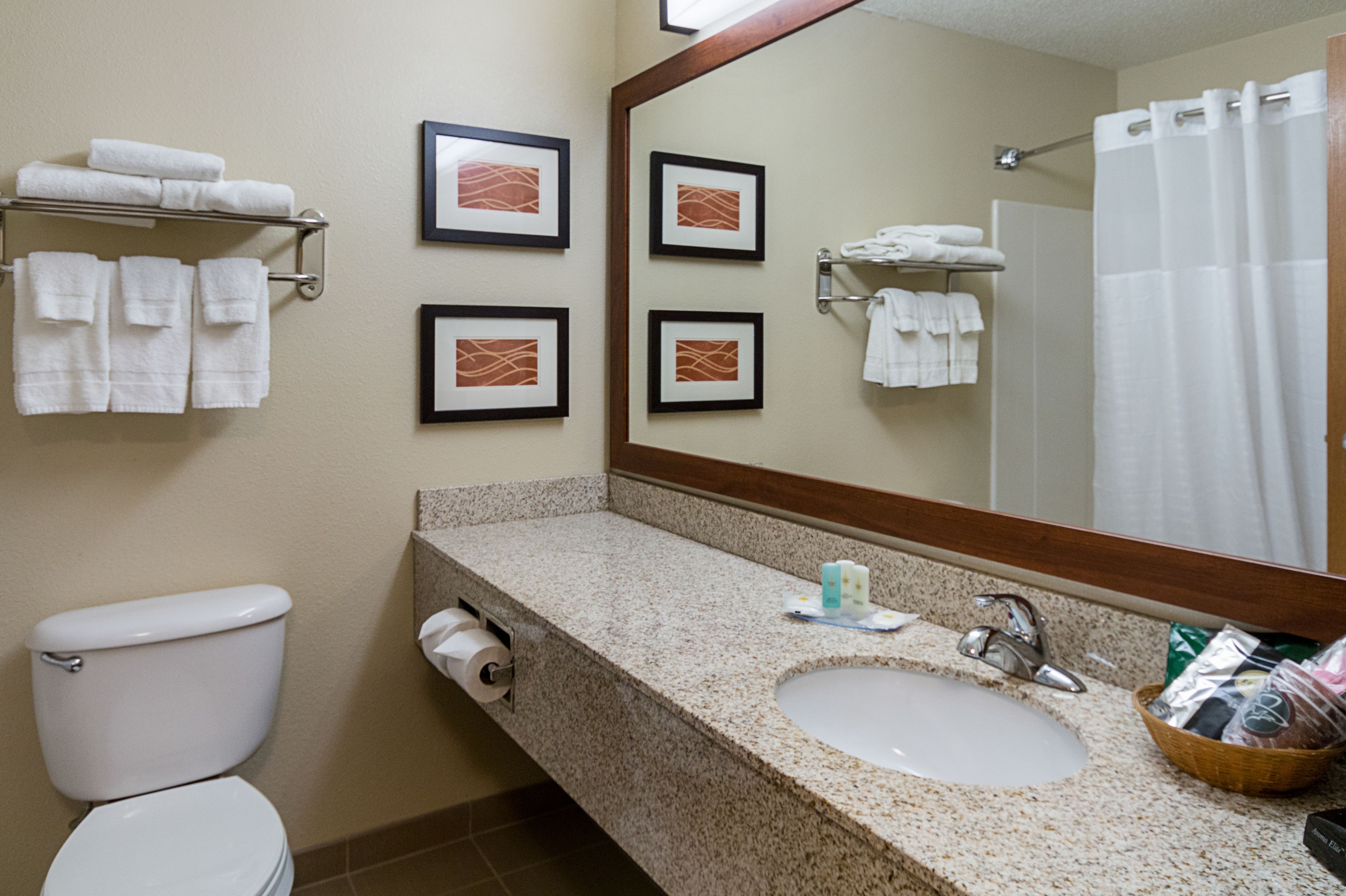 free toiletries, towels