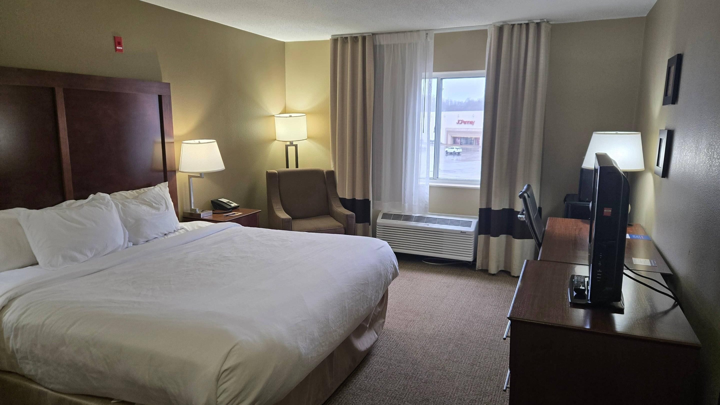 1 bedroom, Egyptian cotton sheets, premium bedding, desk