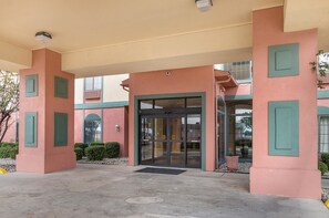 Property entrance - Quality Suites Temple I-35 (Temple)