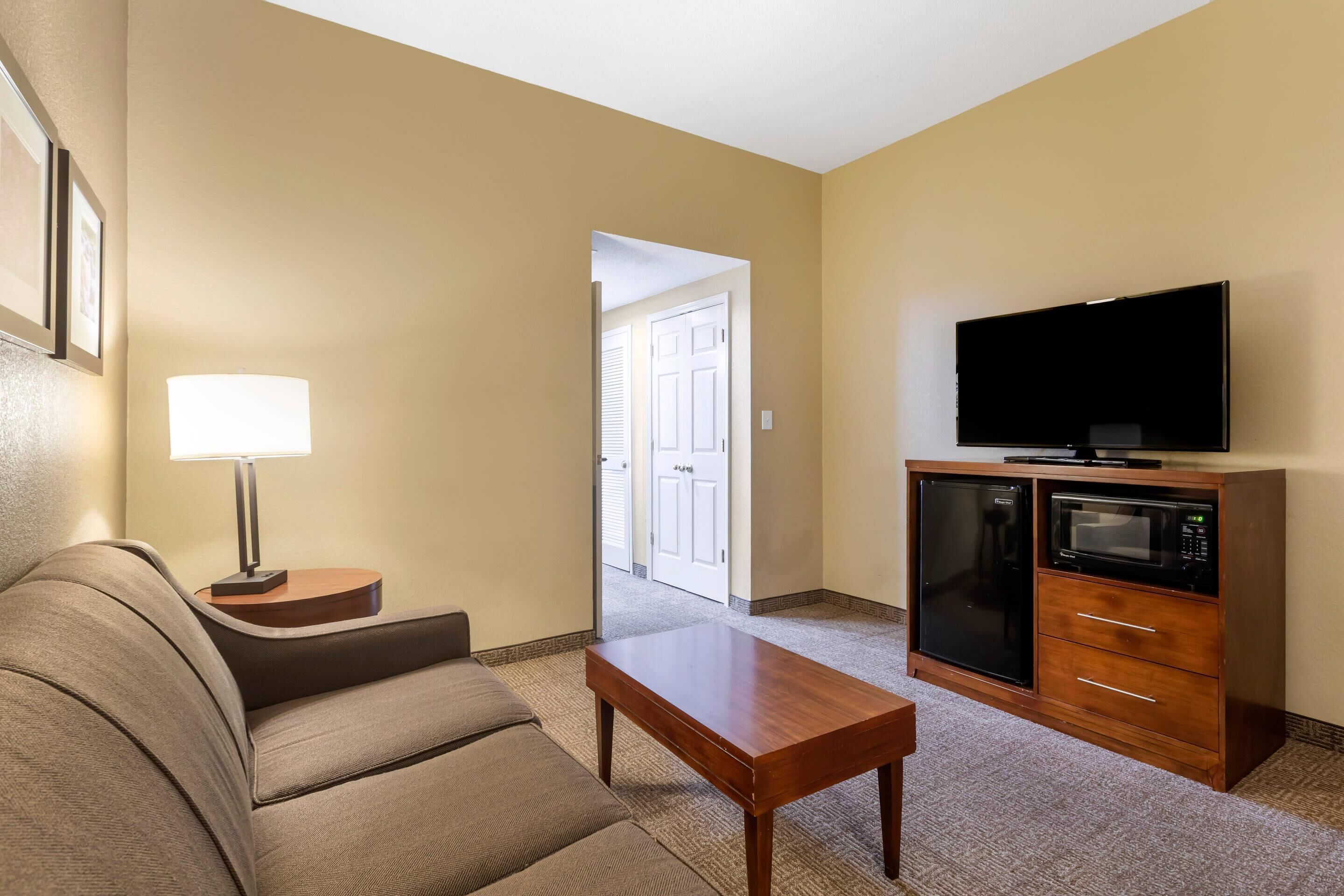 Suite, 1 kingsize-seng med sovesofa, ikke-røyk | Sengetøy av topp kvalitet, skrivebord og strykejern/-brett