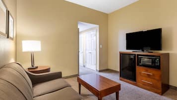 Suite, 1 kingsize bed met slaapbank, niet-roken | Luxe beddengoed, een bureau, een strijkplank/strijkijzer