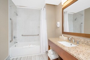 Salle de bain accessible aux personnes à mobilité réduite