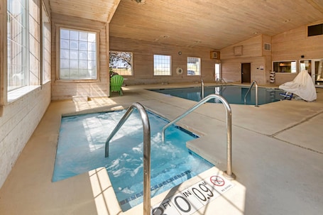 Indoor pool. Quality Inn & Suites Stoughton - Madison South