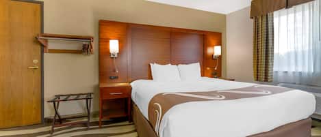 Suíte, 1 cama King, acessível, para não fumantes | Ferros/tábuas de passar roupa, Wi-Fi de cortesia, roupa de cama
