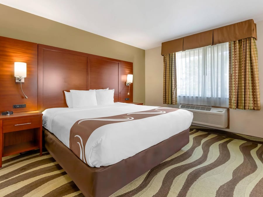 Suite, 1 King Bed, Non Smoking, Hot Tub