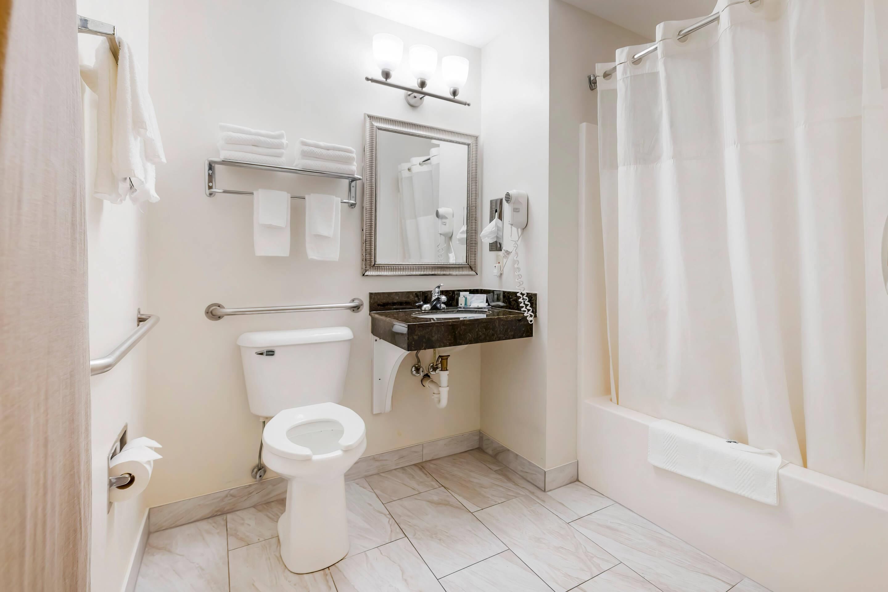 Ferro/asse da stiro, Wi-Fi gratuito, lenzuola, orologio con sveglia