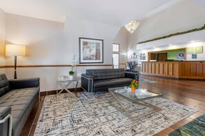 Lobby - Quality Inn & Suites Stoughton - Madison South (Stoughton)
