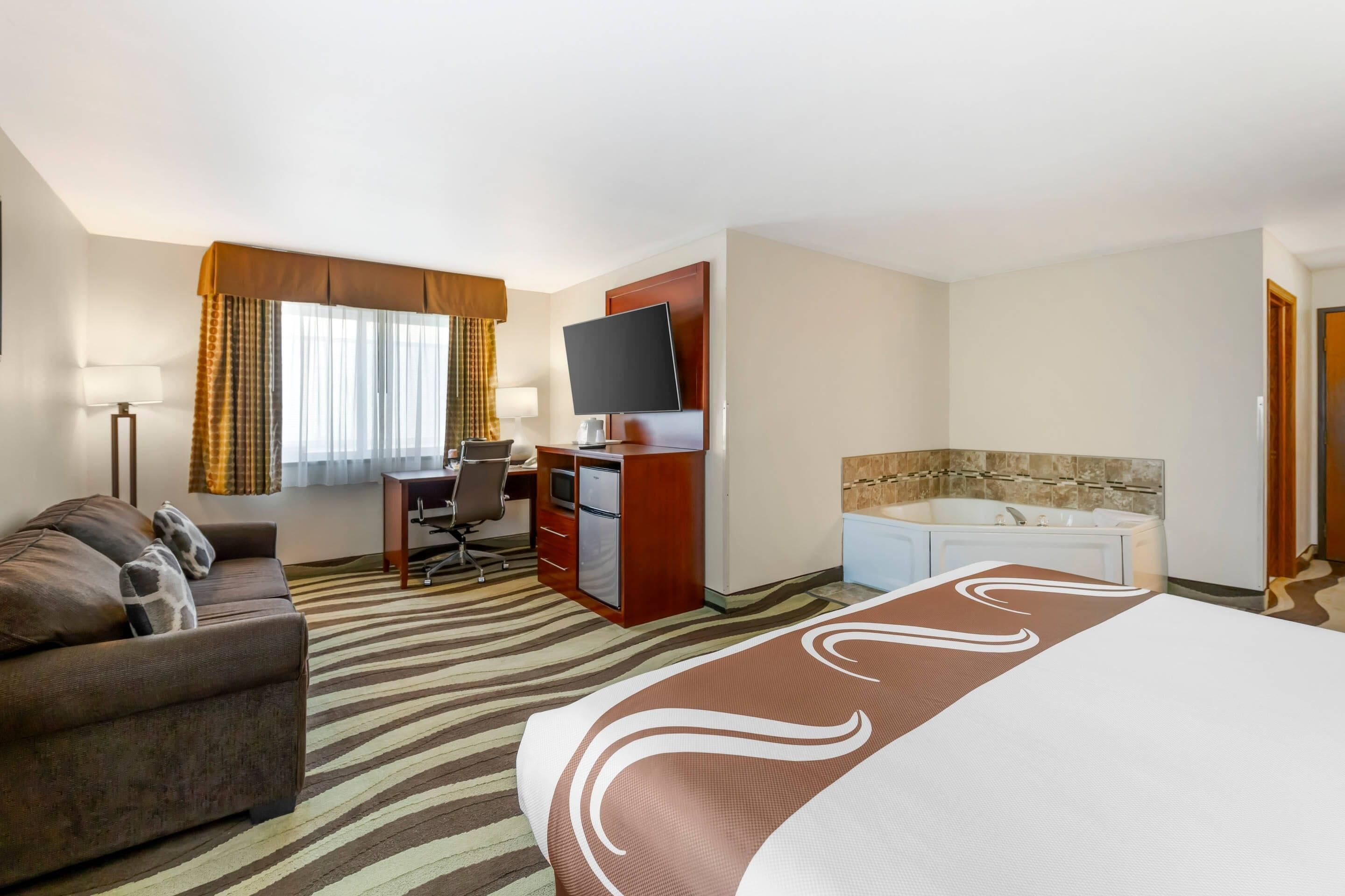 Suite, 1 King-Bett, Nichtraucher, Whirlpool | Bügeleisen/Bügelbrett, kostenloses WLAN, Bettwäsche, Wecker