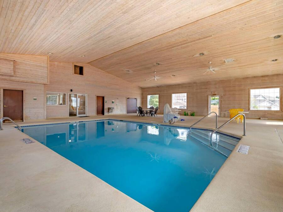 Una piscina cubierta