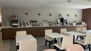 Desayuno continental incluido todos los días