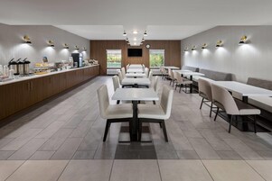 Desayuno continental incluido todos los días 