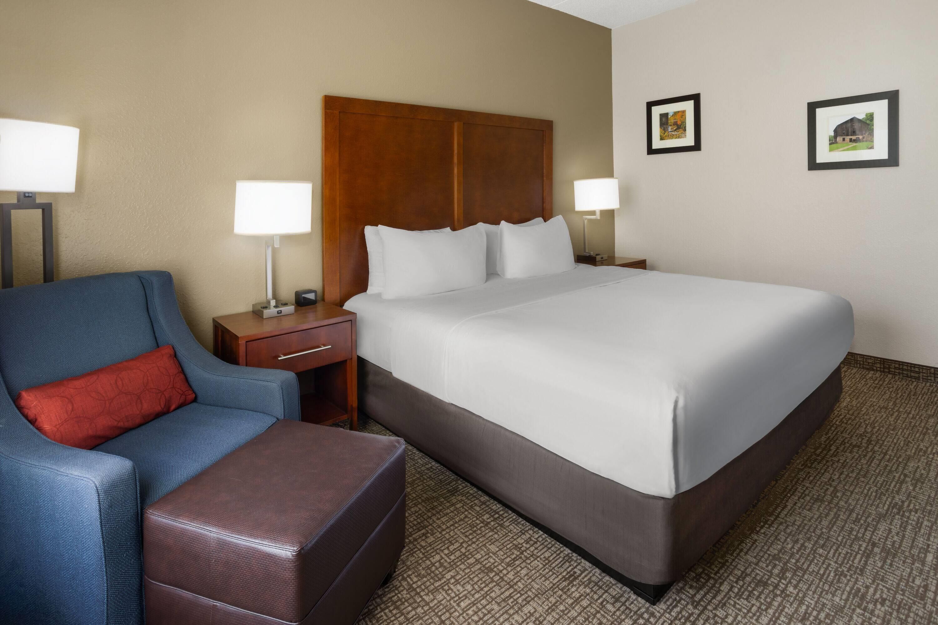 Chambre, 1 très grand lit, accessible aux personnes à mobilité réduite (Mobility, Roll-In Shower)