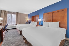 Desk, laptop workspace, blackout curtains, iron/ironing board - Comfort Inn Somerset - Lake Cumberland (Somerset)