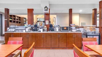 TĂ€gliches inbegriffenes FrĂŒhstĂŒcksbuffet