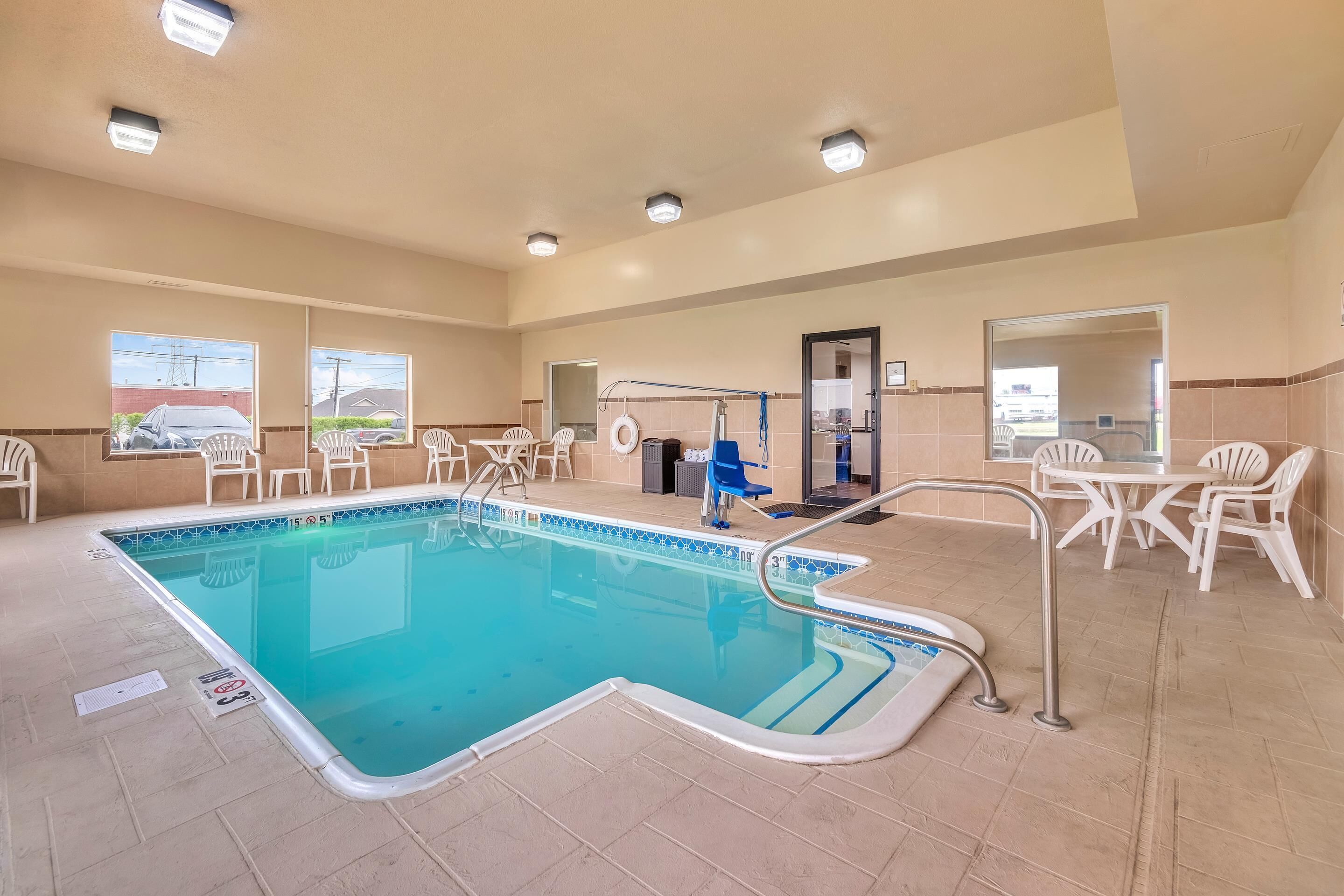 indoor pool, open 10:00 am to 10:00 pm, pool loungers