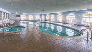 Innendørsbasseng