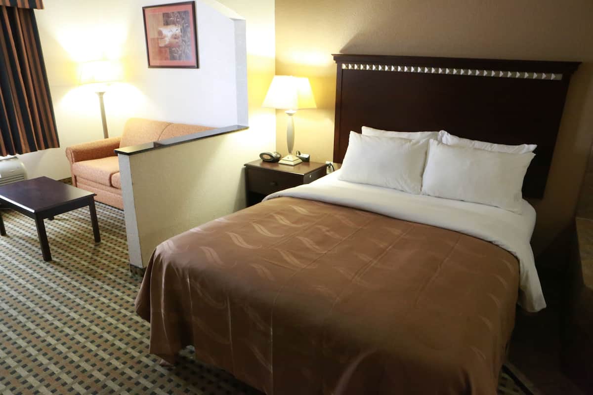 Ropa de cama de alta calidad, colchones con pillow-top y escritorio