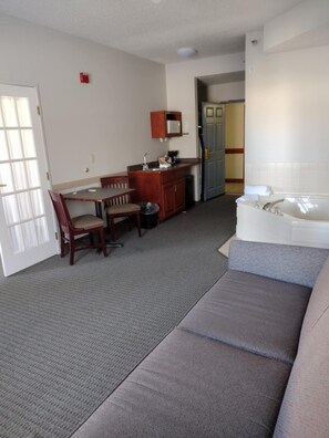 Interior - Hastings Country Inn (Hastings)