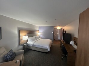 Standard Room, 1 King Bed | 1 bedroom, desk, blackout drapes, iron/ironing board