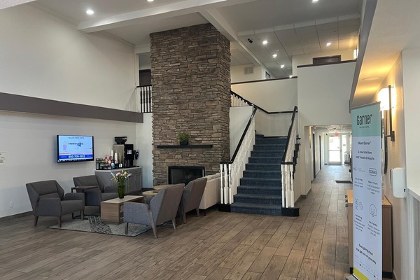 Lobby lounge