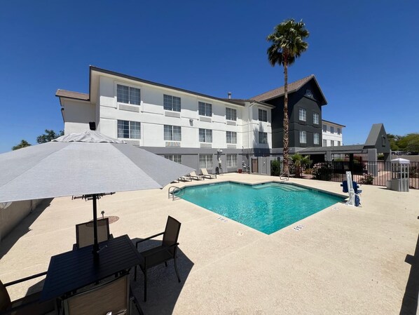 Outdoor pool, open 10:00 AM to 10:00 PM, pool umbrellas, sun loungers