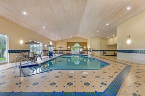 Indoor pool - Country Inn & Suites by Radisson, Des Moines West, IA (Clive)